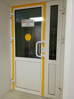 Оформлены входные проёмы внутри школы